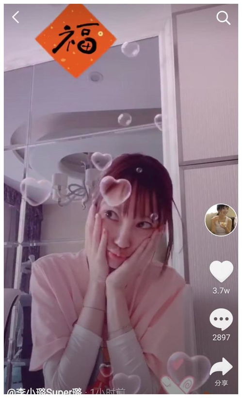 李小璐宅家20天未出门,不洗脸素颜出镜捧脸甜笑少女感十足