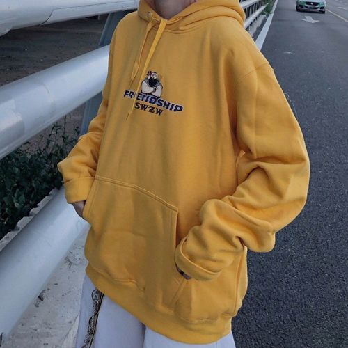 今夏不流行穿大地色系了,她们喜欢穿这个颜色,真的超显白