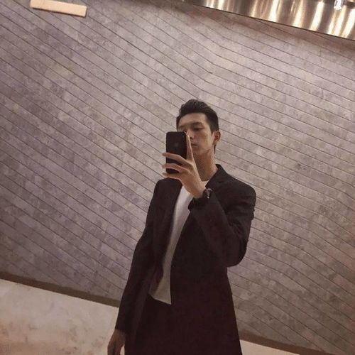 大背头的男星张若昀迷人,胡歌成熟,看到最后这谁顶得住