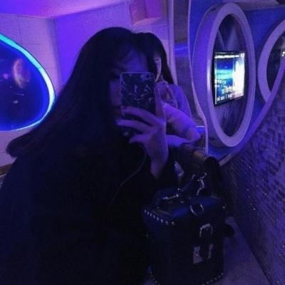 紫色系头像女生,这种颜色是不是很个性呀