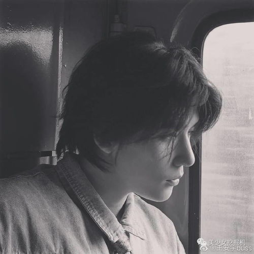 黑色禁欲系头像高级感李宗翰
