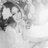 手拿花遮脸头像女唯美意境微信头像图片大全