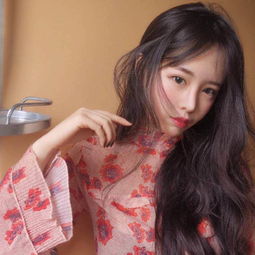 我多想再见你,哪怕匆匆一眼就别离俏皮佛系时尚女生头像