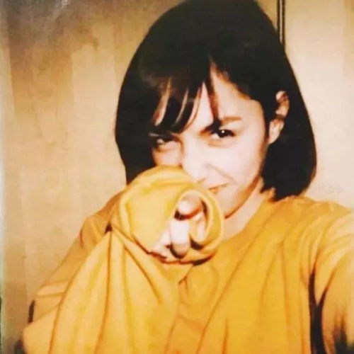黄色女生头像