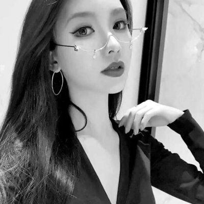 女人黑白头像高冷魅惑,高清好看的头像女黑白高冷图片