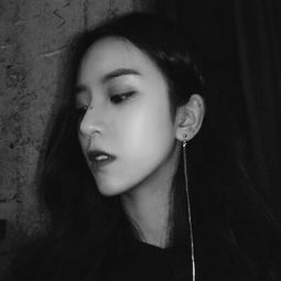 颓废的黑白伤感qq头像忧郁女生担着失望耗上时间和精神