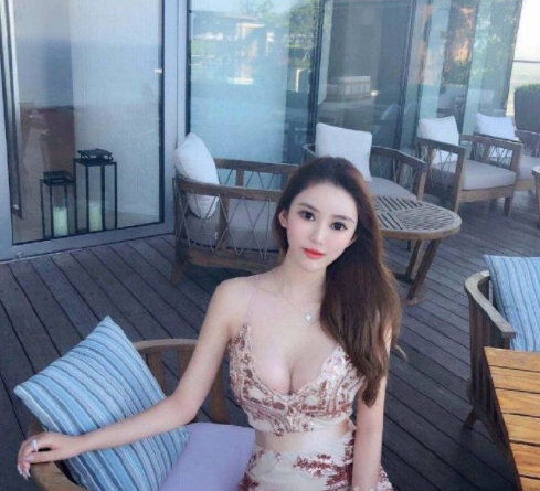 沈腾,吃个火锅而已,至于这么严肃吗