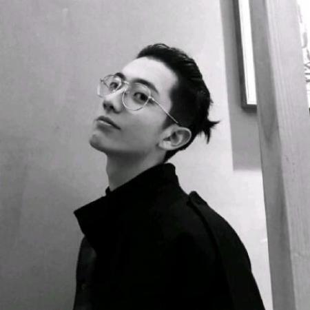 qq黑白头像男生,男人的笑何尝不是高傲