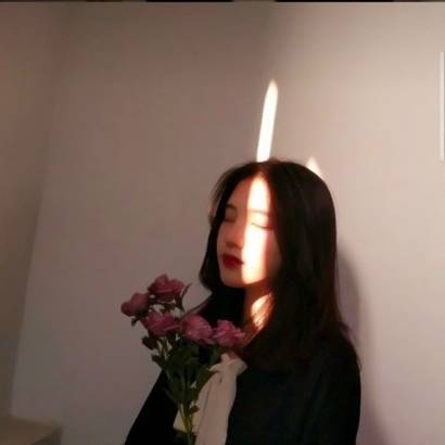闺蜜头像捧花侧面气质范捧花女生头像小清新