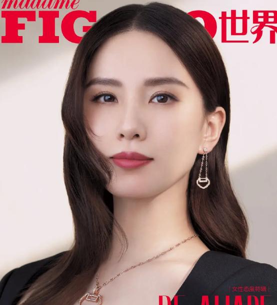 美若天仙的刘诗诗登杂志封面,嘴被修歪,坏了美感